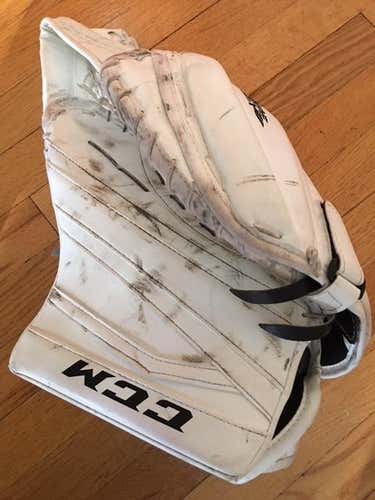 CCM Extreme Flex II  Pro Goalie Glove Regular Senior