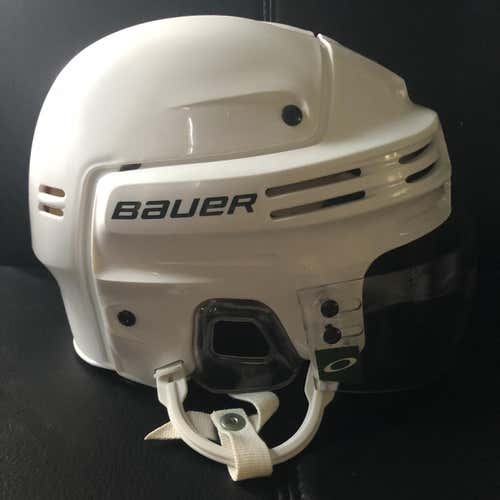 Bauer 4500 White Helmet w/ Oakley Visor (Green Stickers)