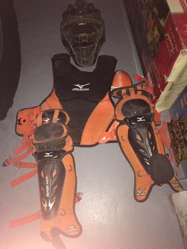 Mizuno Samurai Set And All Star Chest Protector