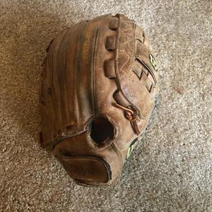 “The” A2000 Baseball/Softball Glove