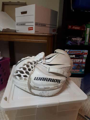 FWarrior Fortress Goalie Glove Floating tee skate lace pocket  Senior