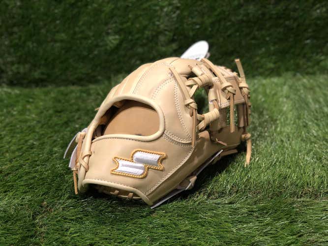 NWT SSK White Line 11.5”