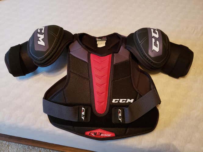 CCM QLT EDGE Shoulder Pads