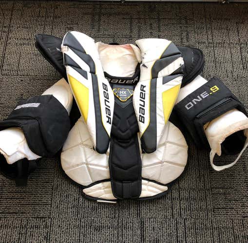 BUer Supreme One.9 Intermediate Goalie Chest Protector - Medium