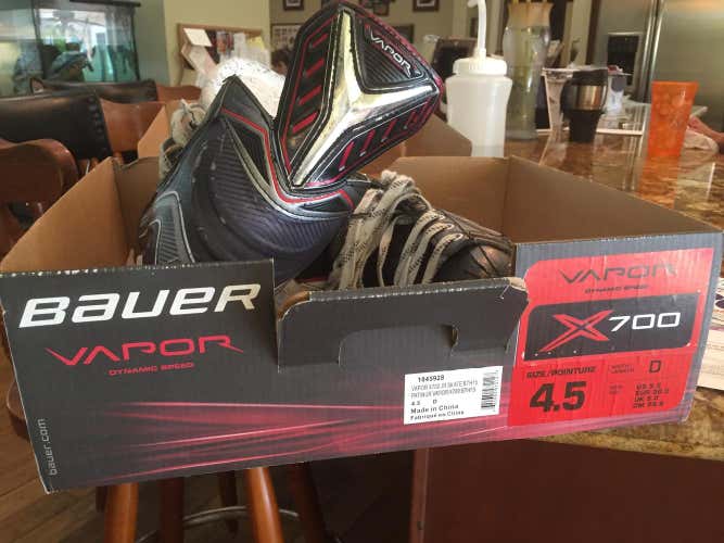 Bauer Vapor X700 Skates 4.5