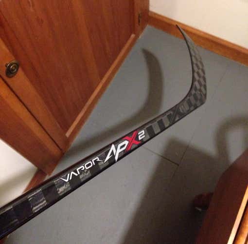 Bauer APX2 Right Grip 82 Flex Pro Stock