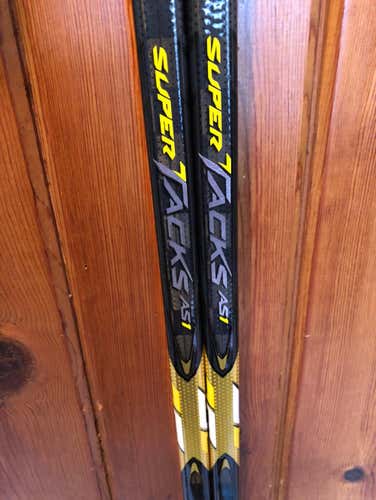 2 Pack CCM AS1 RH 75 Flex Grip Mcdavid P28