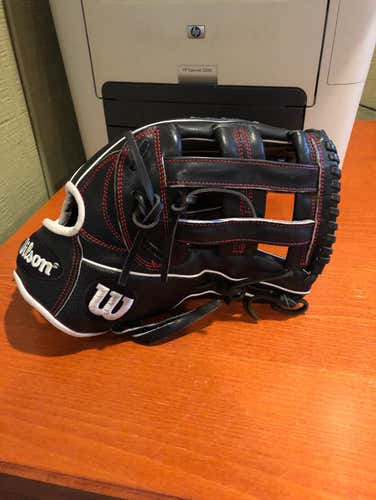Wilson A2000 1799 RHT 12.75 Superskin