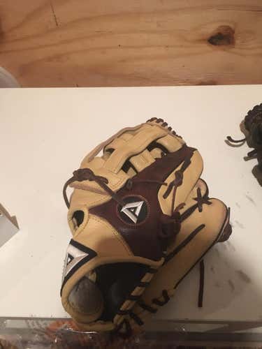 Akadema 11.5 Pro Soft Series Glove