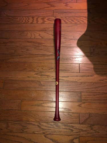Victus V-Cut 33” Hard Maple Wood Bat