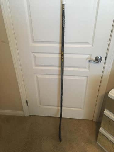 Bauer MX3 Stick Stick Righty, Intermediate, Ovi P92 curve, 67 Flex, Lie 5, ribbed grip