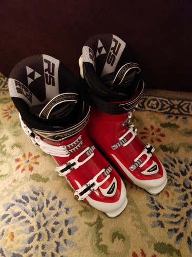 Fischer Soma Viron 95's "LIKE NEW" Display Model in Perfect Condition. Never Used on Snow or Baked.