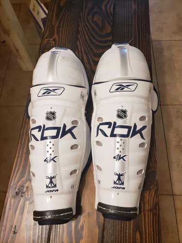 New 4k Shin Pads Senior Pro stock mint