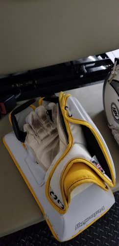 Vaughn Velocity V4 Goalie Blocker Regular Senior