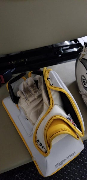 Vaughn Velocity V4 Goalie Blocker Regular Senior