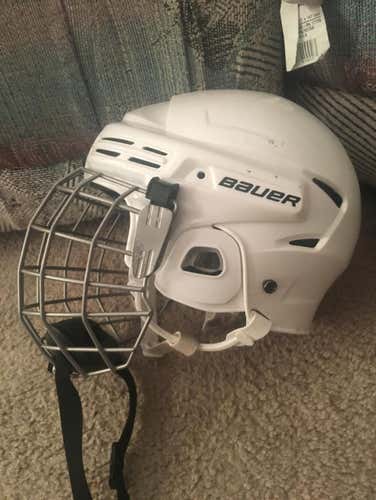 bauer 2100 hockey helmet medium