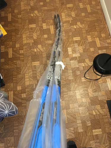 2 Pro Stock New Bauer Stick Righty Mid 86 - 90 Senior