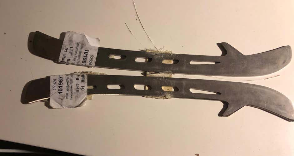 Bauer TUUK Lightspeed Perforated Steel Skate Sz. 1 212 Pair