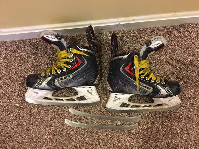 Bauer Vapor X70 Skates With Extra Pair Of Steel LS2 Blades