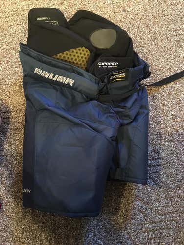 Bauer Supreme NXG Medium Girdle With A Blue Supreme MX3 Large Shell