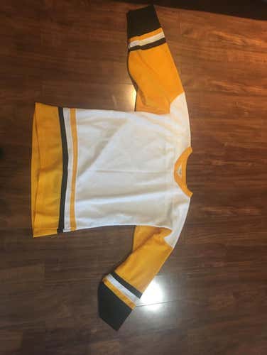 HOCKEY JERSEY MENS LARGE .