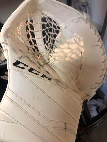 CCM E-Flex E3.9 Glove And Blocker