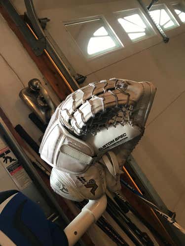 Vaughn Goalie Glove & Blocker Regular Intermediate