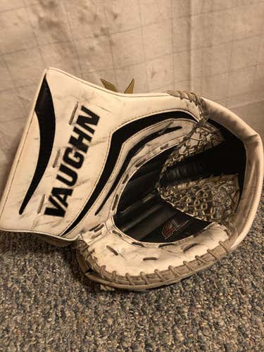 Vaughn Velocity V7 Goalie Glove Regular Senior