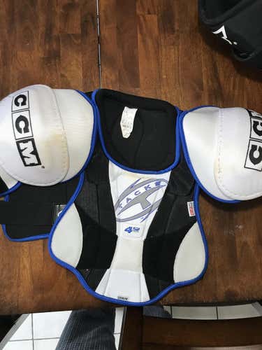 CCM 452 Tacks Shoulder Pads Senior medium