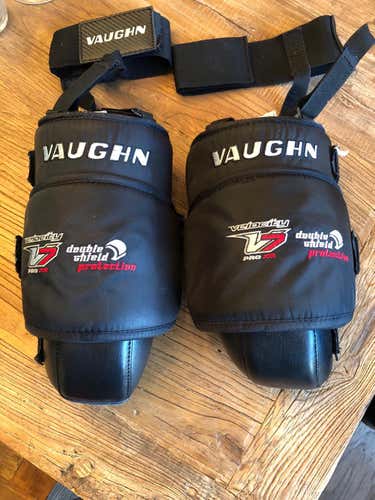 Vaughn V7 Velocity PRO Goalie XR Knee And Thigh Protector / Guard * SENIOR *