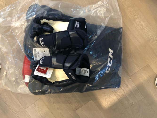 New CCM Bundle  HP45XP (XL+1 pants) plus CCM 15" HP 50PP Gloves  (Winnipeg Jets )