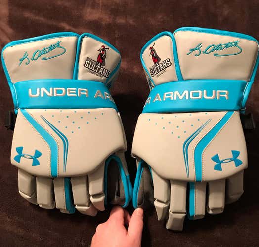 Box Lacrosse Goalie Gloves - UA Headline Size Large