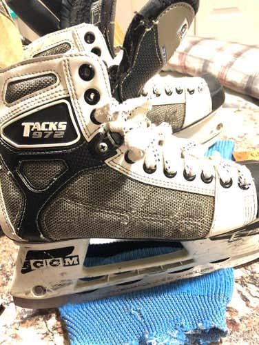 CCM 972 Tacks Size 7 , E Width