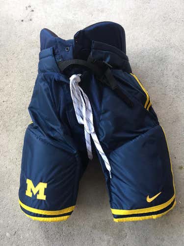 MICHIGAN Bauer Nike PRO STOCK Hockey Pants size MEDIUM Wolverines