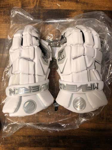LAST ONE!!!! BNWT Maverik M4 White 13”