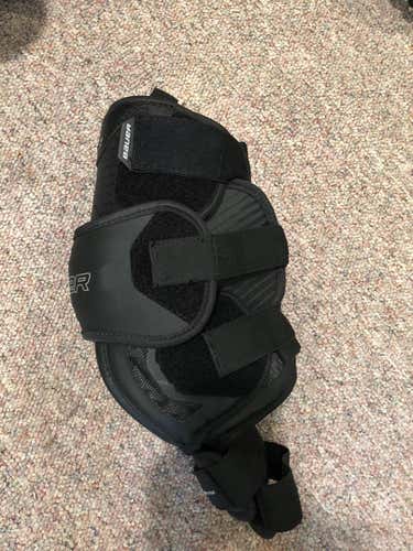 2018 New Bauer suprme knee guards