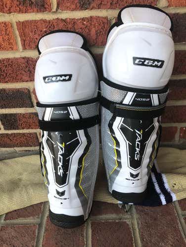 CCM Tacks 4052  12”. Shin Guards
