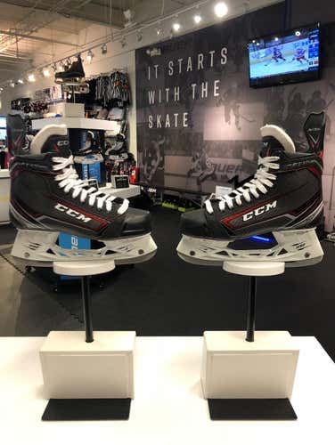 **BARELY USED CCM FT370 8.5 D**