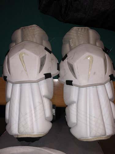 Nike Arm Pads