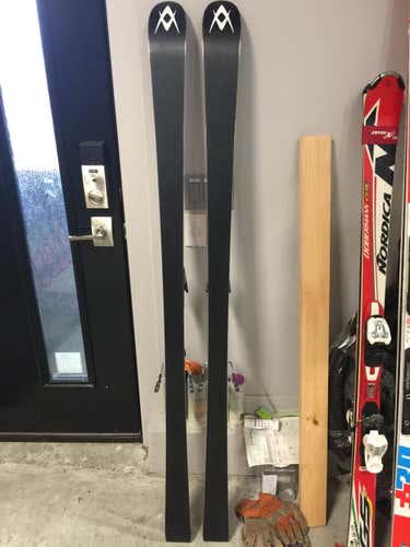 Volkl Racetiger GS Skis