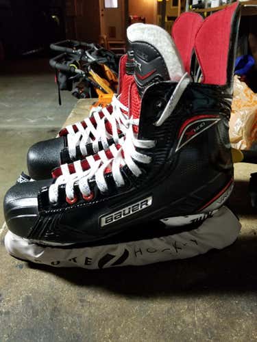 New Bauer Vapor X600 Skates Senior Size 8