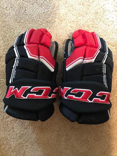Barely Used CCM HG QLT Gloves