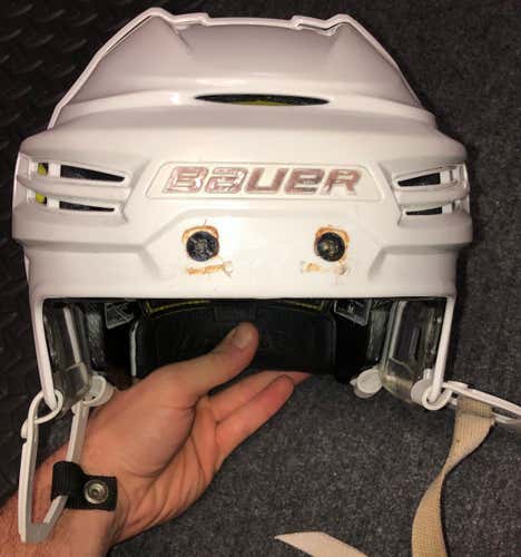Bauer RE-AKT 100 Medium FOR SALE (I HAVE CCM CAGES TOO)
