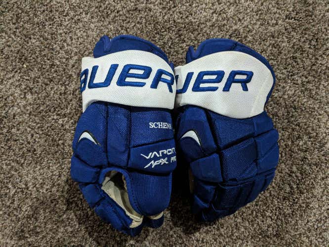 Pro stock Bauer APX Gloves Schenn Maple leafs