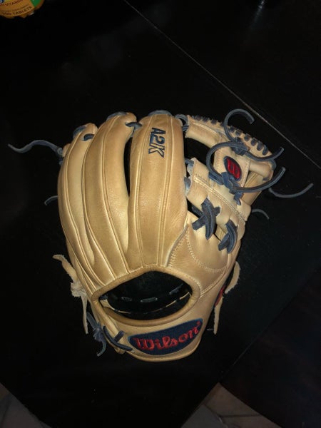 Dansby Swanson Glove Of The Month