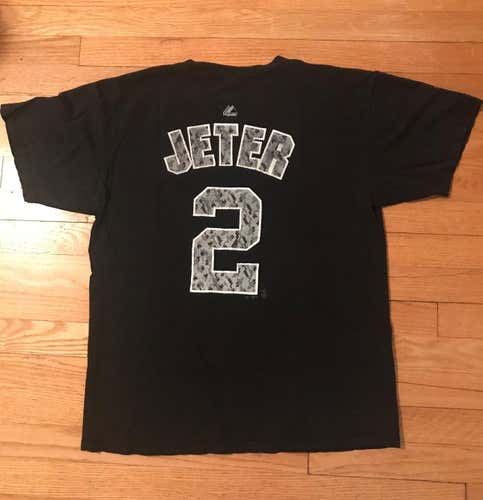 Derek Jeter #2 NY YANKEES Limited Edition T-Shirt