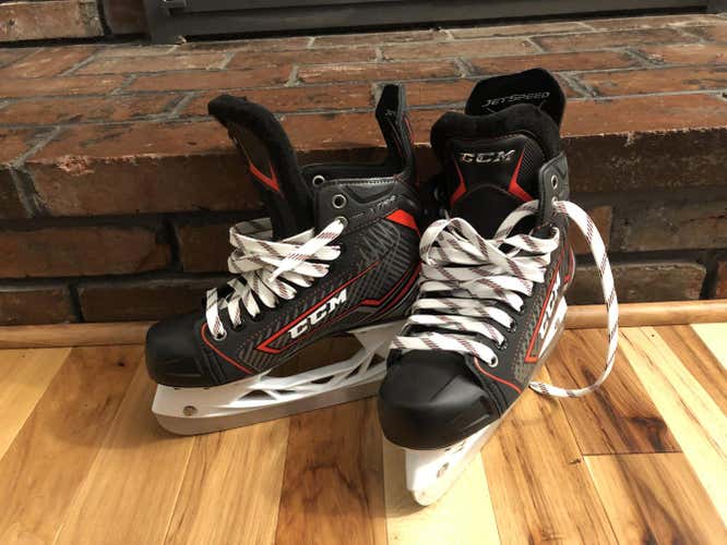 New CCM JetSpeed FT370 Skates Junior Size 5.5