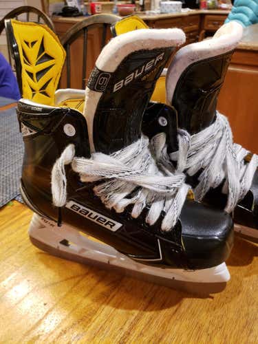 New Bauer Supreme  Skates Senior Size 6