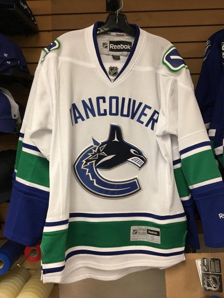 Vancouver Canucks Green/Navy Reebok NHL Reversible 760 Knit Hat - Hockey  Jersey Outlet
