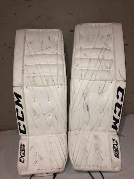 CCM Extreme Flex lll Goalie Leg Pads Senior